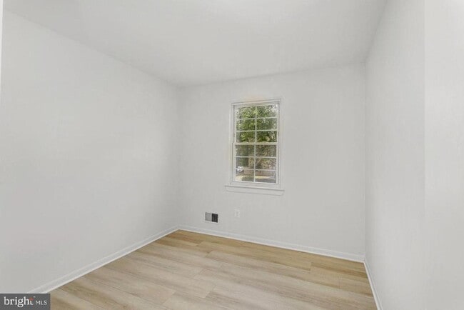 Building Photo - 1132 James Madison Cir