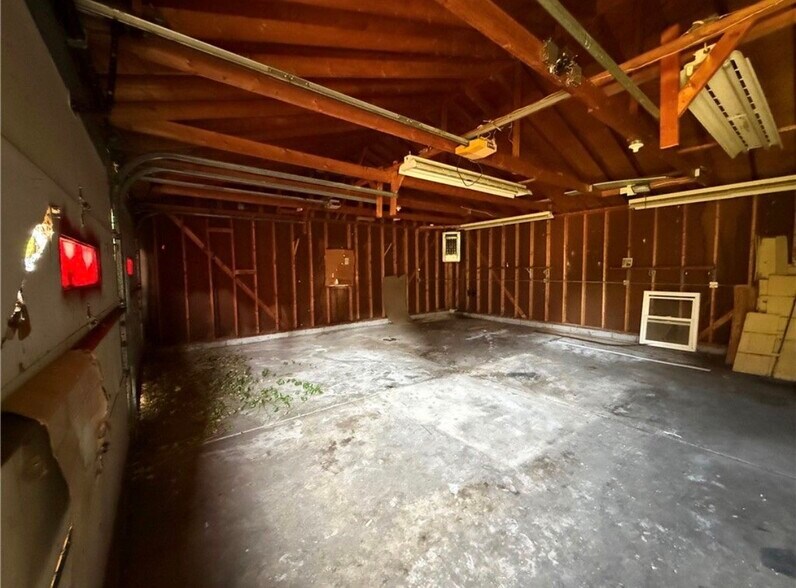 Building Photo - 303 E Lutton St