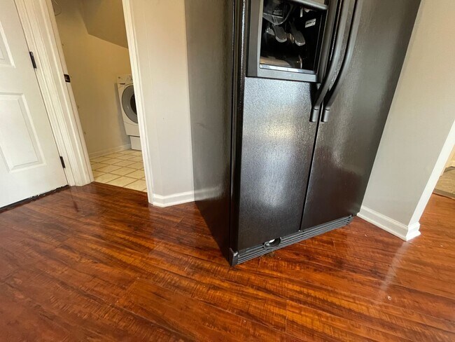 Building Photo - Welcome Home Rent Ready!