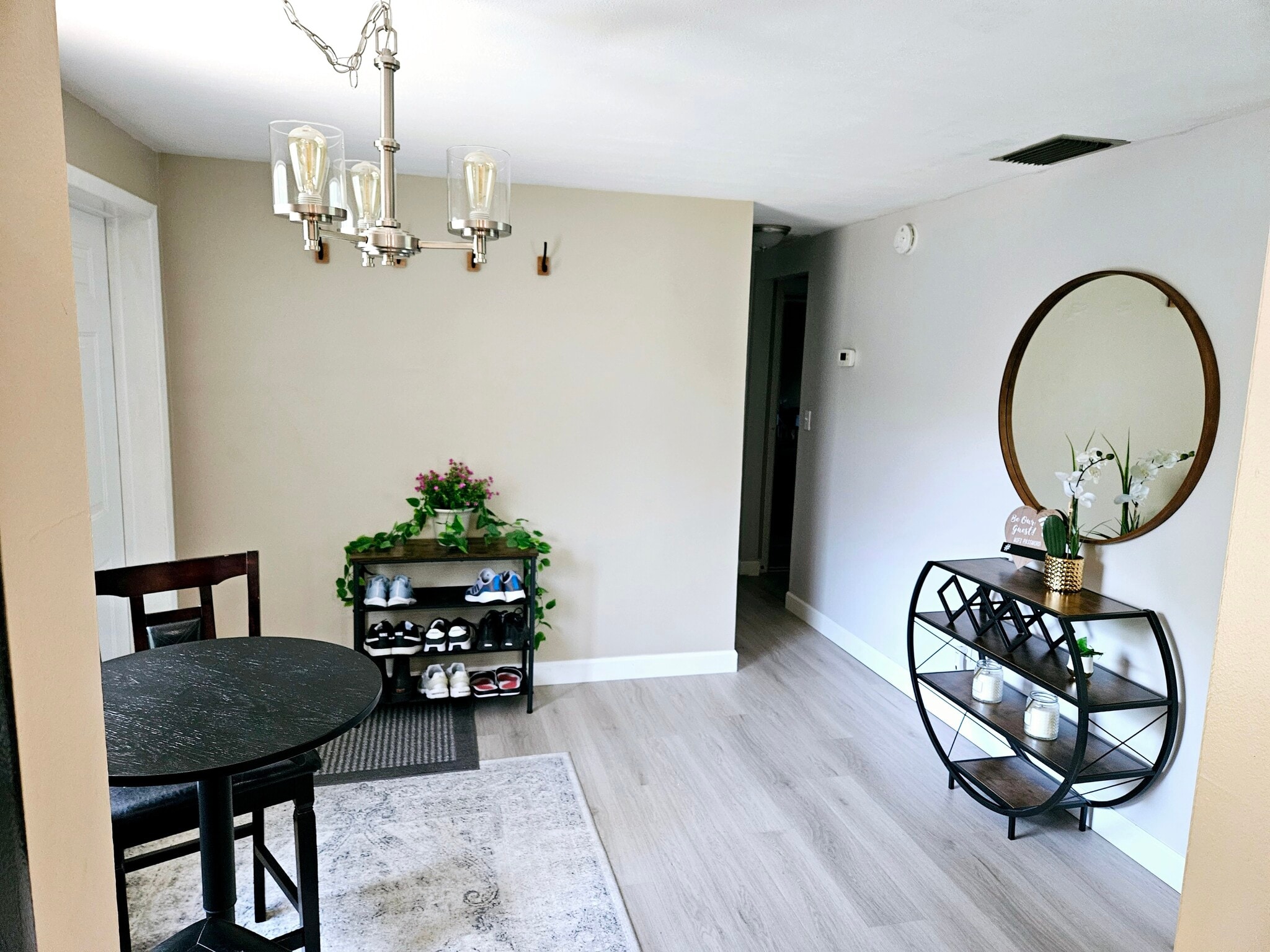 Entry - 18715 Hamilton St