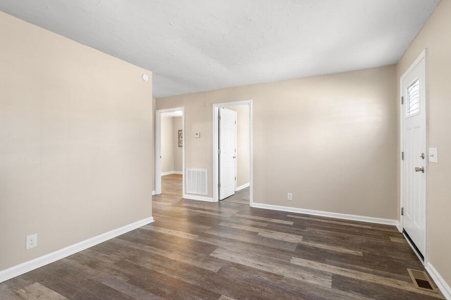 living area unit B - 335 Grace St