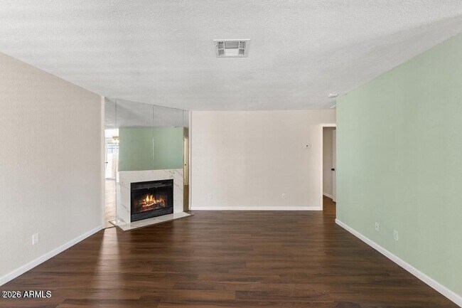 Building Photo - 330 W Tonopah Dr