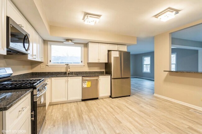 Building Photo - 121 Richmond Dr