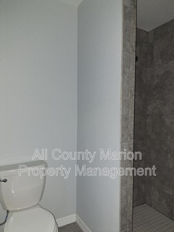 Building Photo - 7121 SE 124th Ln