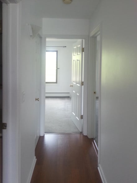 Building Photo - 995 S Ct of Shorewood