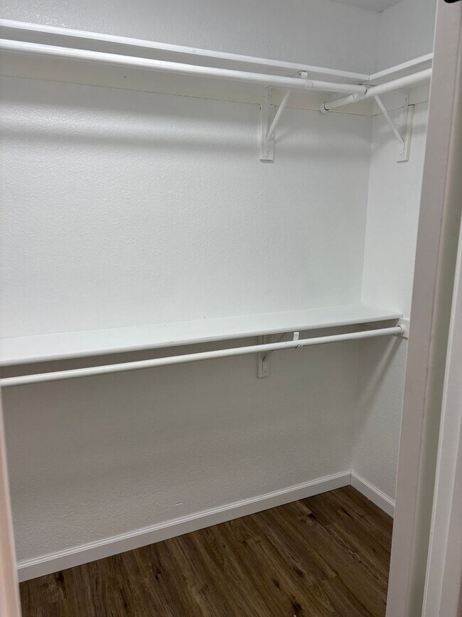 Building Photo - 3 B/D 2 BA HOME WITH AN OFFICE IN YUBA CITY AVAILABLE NOW!