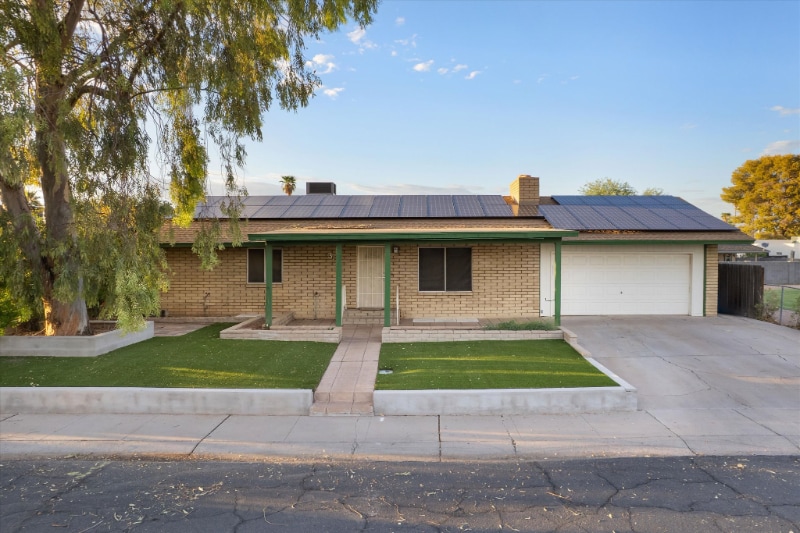 Building Photo - 334 W Horseshoe Ave