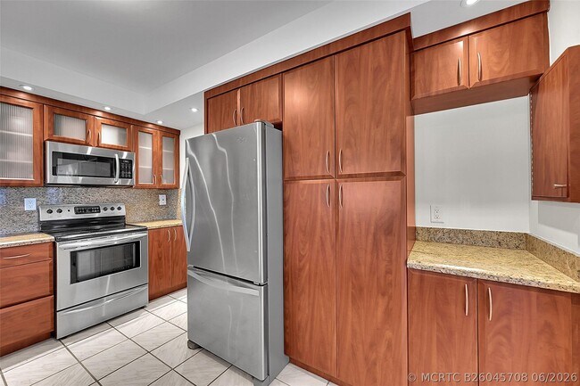 Building Photo - 3800 Galt Ocean Dr