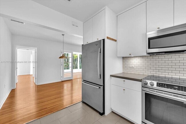 Building Photo - 7911 SW 55th Ave