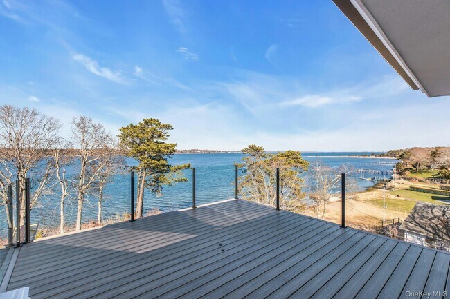 Building Photo - 10 Bay View Dr