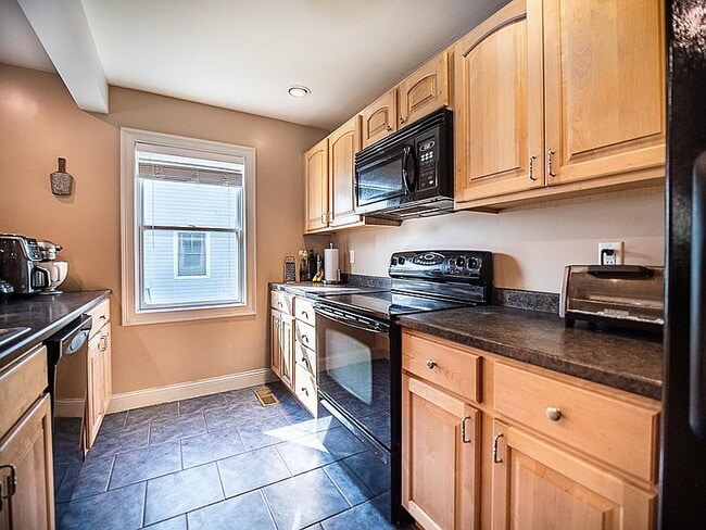 Building Photo - "Spacious 3-Bedroom Haven with 3 Full Baths in Charming Hinesburg!"