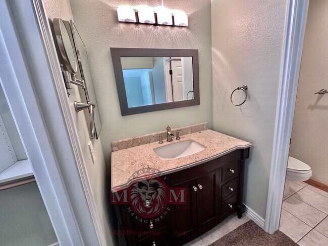 Building Photo - 4 Bed 3.5 Bath Beautiful Home In Sandy