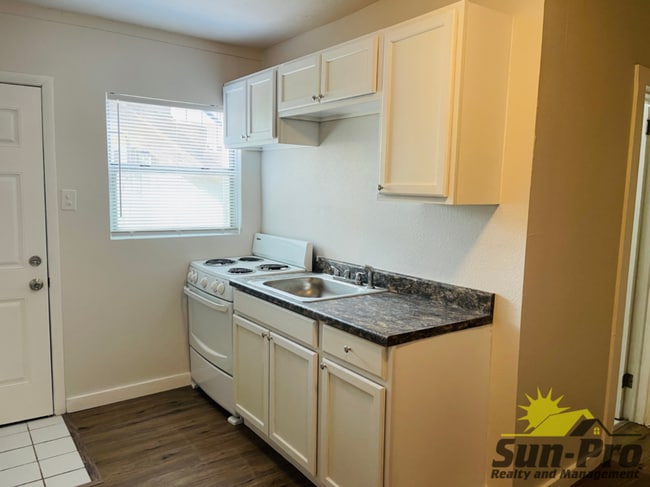 Building Photo - 708 Georgia St