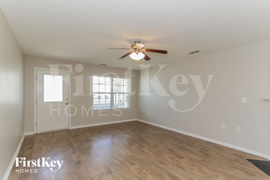 Building Photo - 301 Lind Point Ln