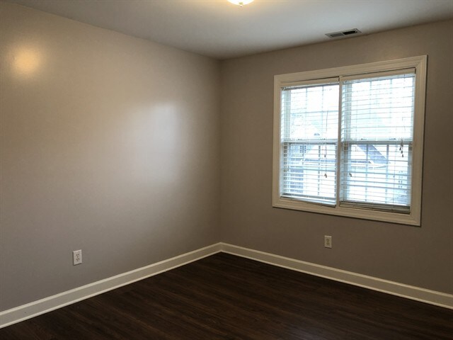 Building Photo - 2713 Denbel Cir