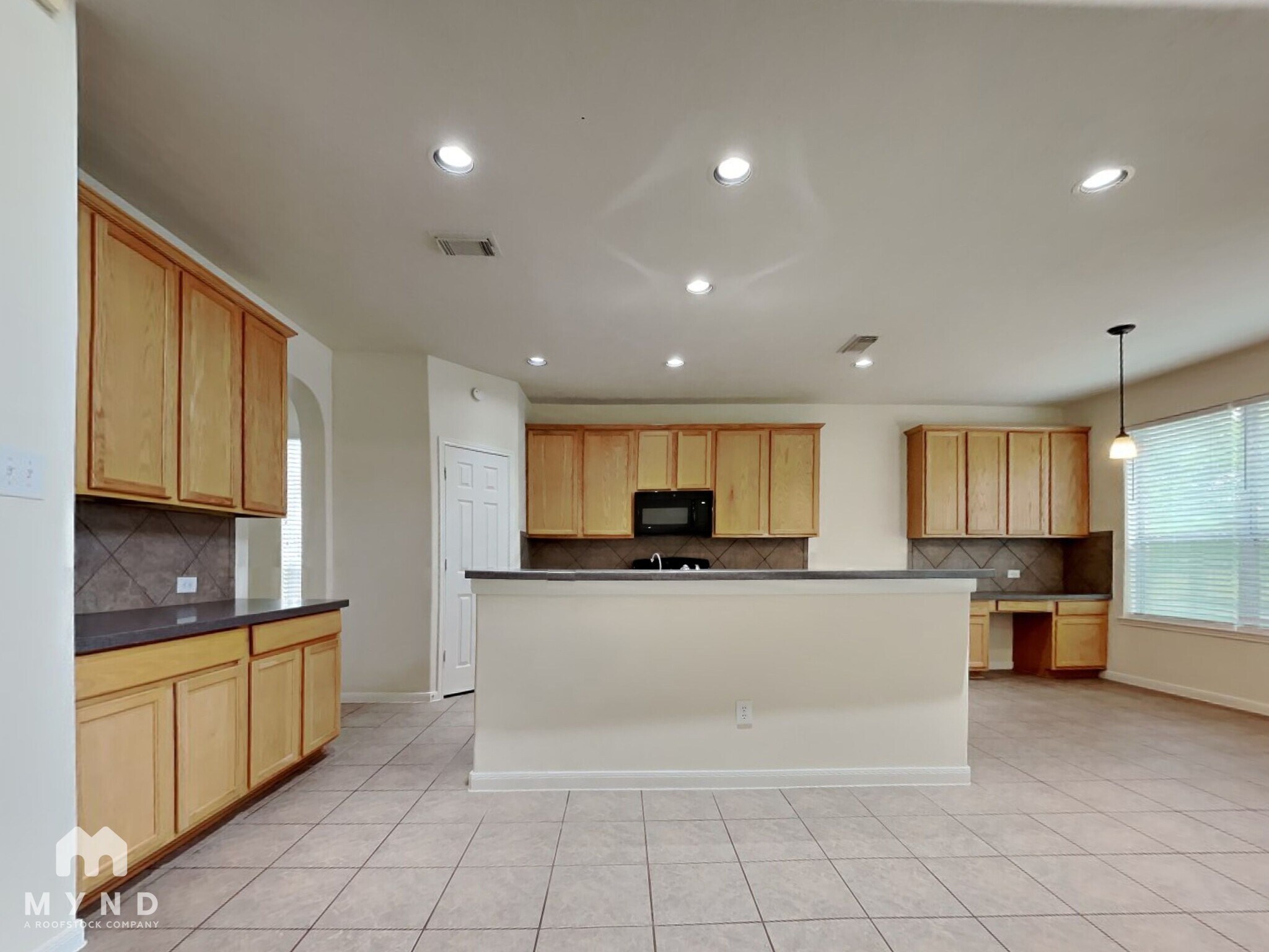 Building Photo - 7711 Summer Shore Dr