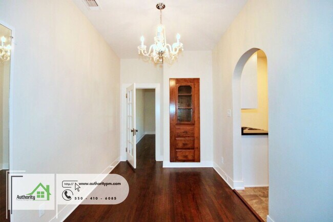 Building Photo - 1428 Chestnut St