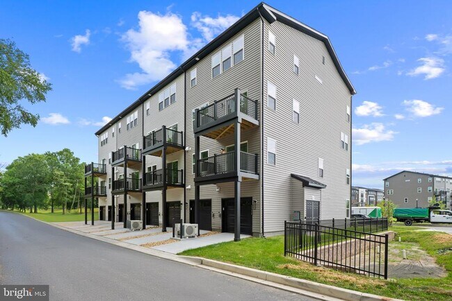 Building Photo - 9942 -A Count Fleet Cres