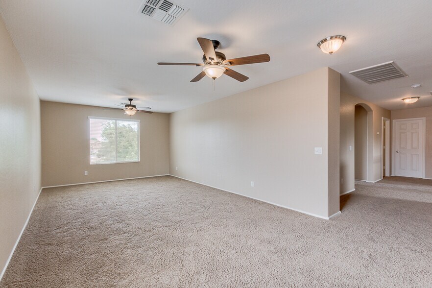 Building Photo - 1326 E Macaw Dr
