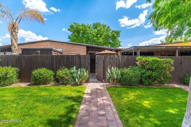 Primary Photo - 3036 N 32nd St