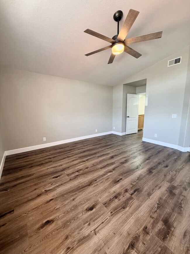 Building Photo - Beautiful 3 Bed 2.5 Bath COMING SOON!!!!