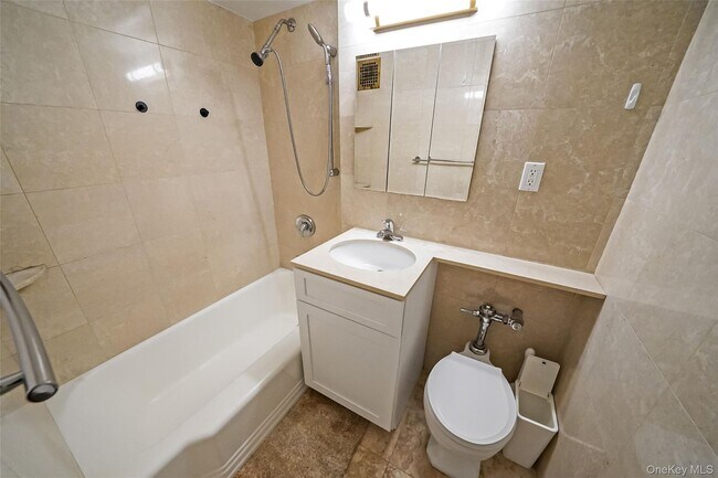 Building Photo - 460 E 79th St