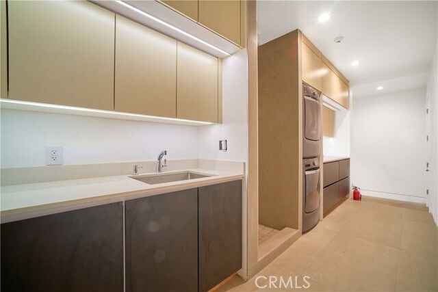 Building Photo - 1119 N Crestview Dr