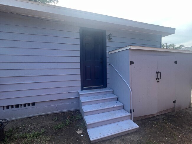 Back - 1483 Hamlet Ave