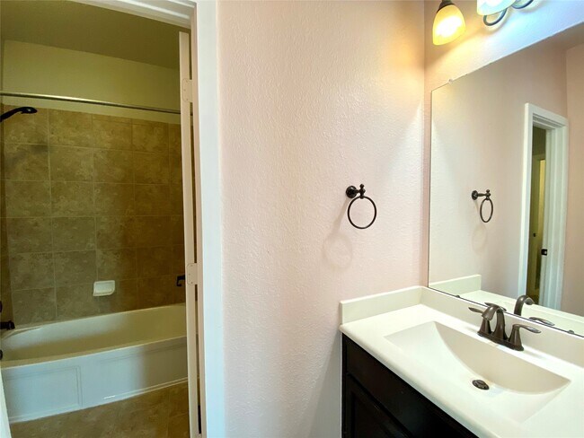 Building Photo - 8615 Sweet Pasture Dr