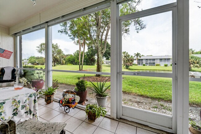 Building Photo - 18081 SE Country Club Dr