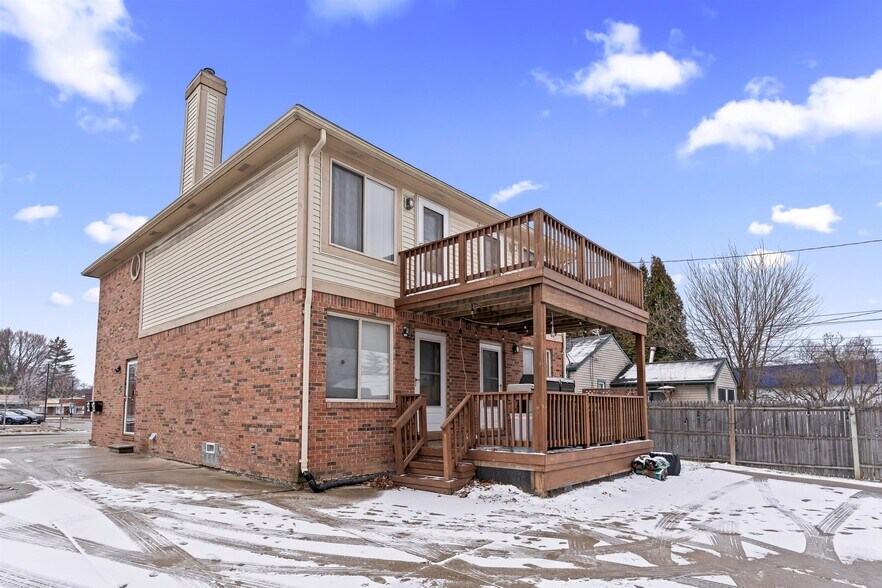 Building Photo - 512 W 12 Mile Rd