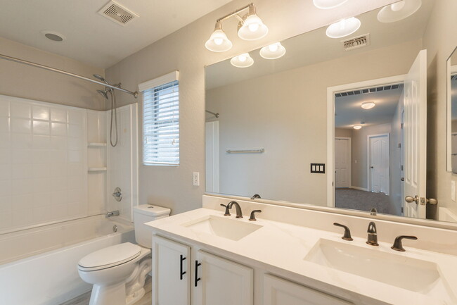 Building Photo - 1057 S Deerfield Ln