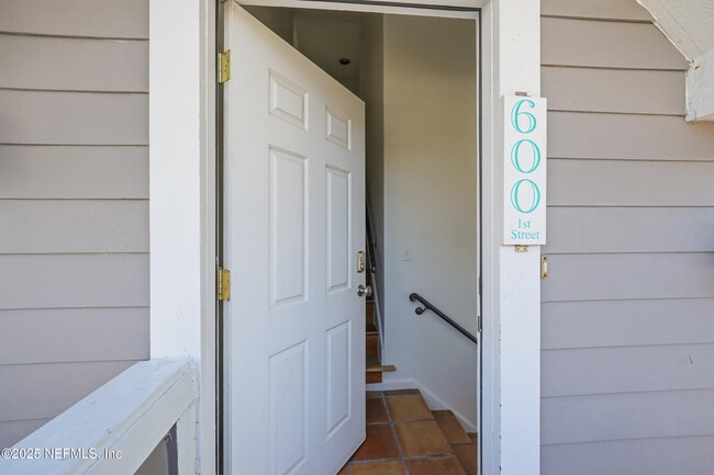 Primary Photo - 600 First St