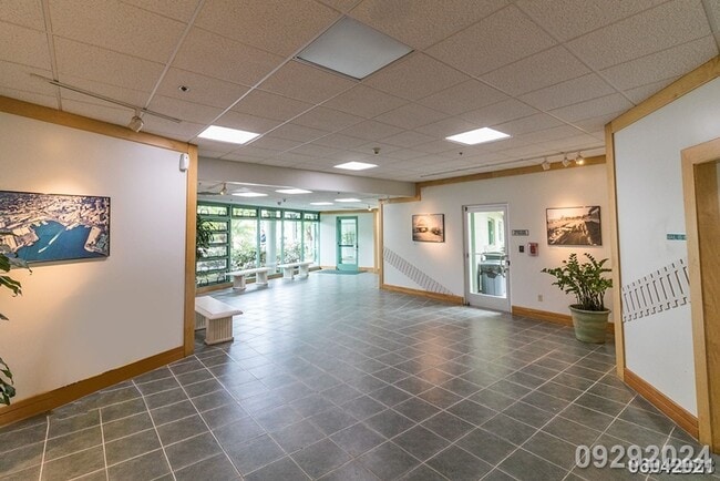 Building Photo - 215 N King St