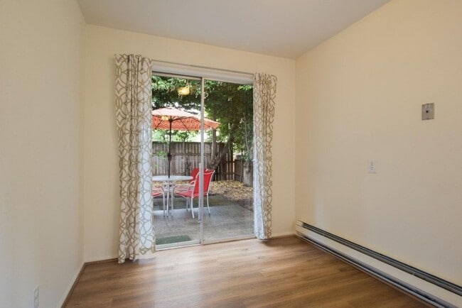 Building Photo - 3Bd/2.5Ba Seattle Duplex