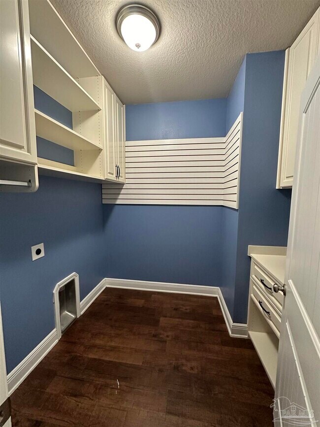 Building Photo - 5936 Willesby Dr