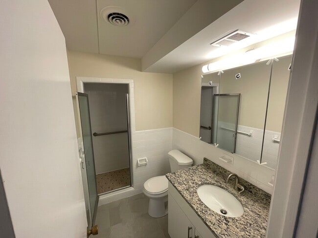 Building Photo - Suburban 2-bed with private balcony