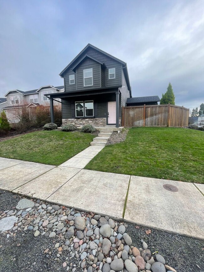 Building Photo - Beautiful 3 Bedroom on Large Corner Lot!