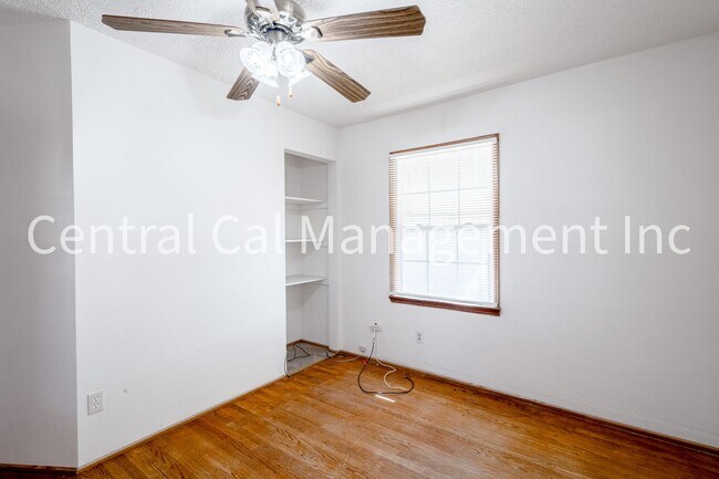Building Photo - 627 Hood Dr