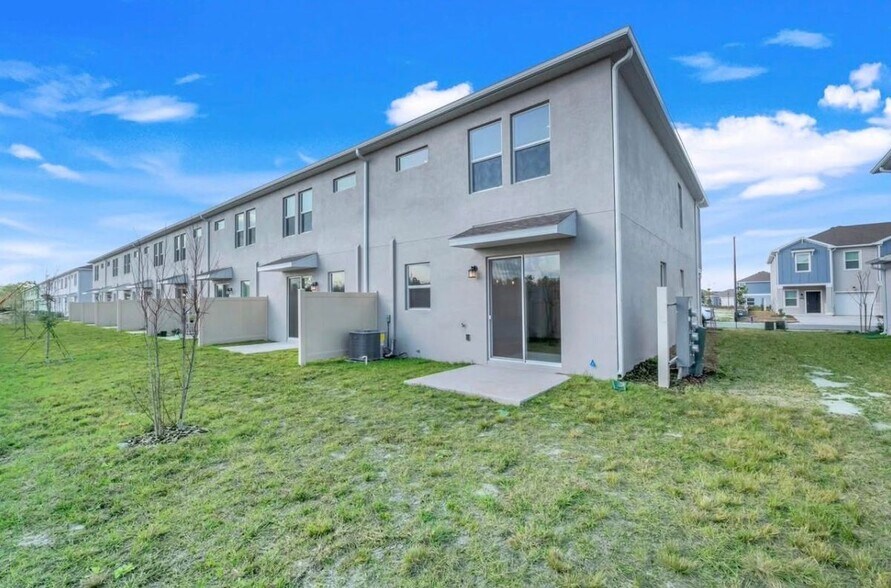 Building Photo - 2550 Skyline Lp