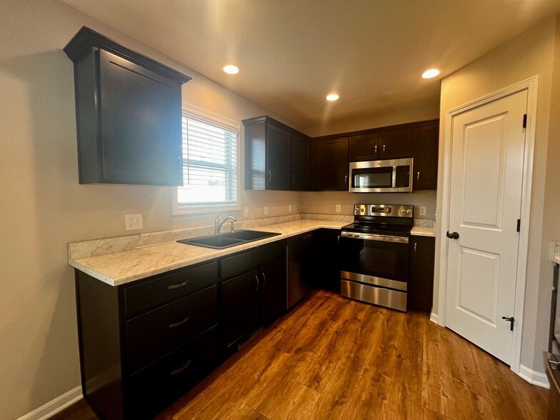 Building Photo - 1630 Teniente Ct