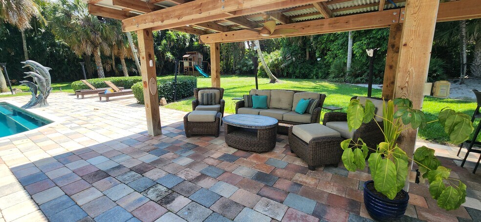 Patio - 1066 SE Saint Lucie Blvd
