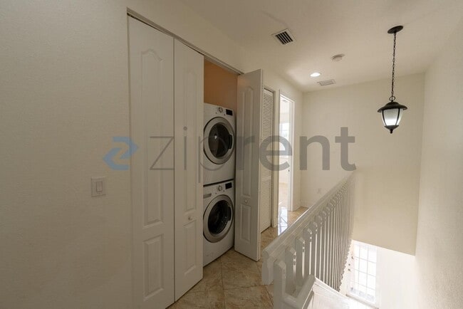 Building Photo - 708 SW 147th Ave