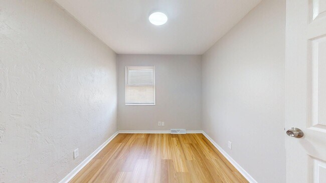 Building Photo - Elyria - fully updated two bedroom townhouse for rent!
