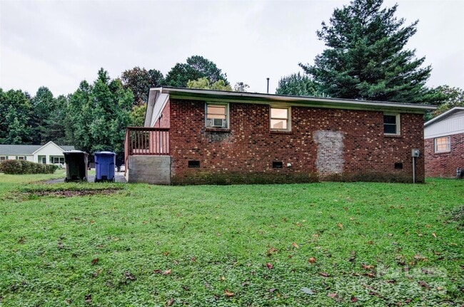 Building Photo - 421 E McLelland Ave