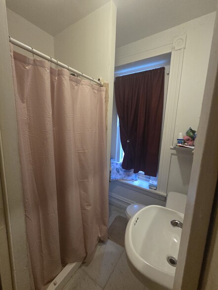 Bathroom - 226 Clymer St