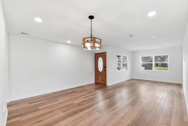 Building Photo - 2606 Parana Dr