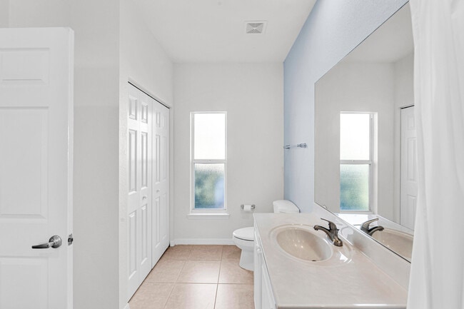 Building Photo - 1864 S Dovetail Dr