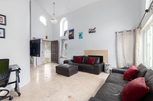Building Photo - 3BR + Bonus Room | Solar-Powered | Updated...