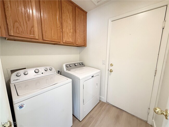 Building Photo - 5718 Royal Sands St